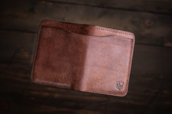 Handmade Leather Apple AirTag Bifold Card Wallet - Image 4